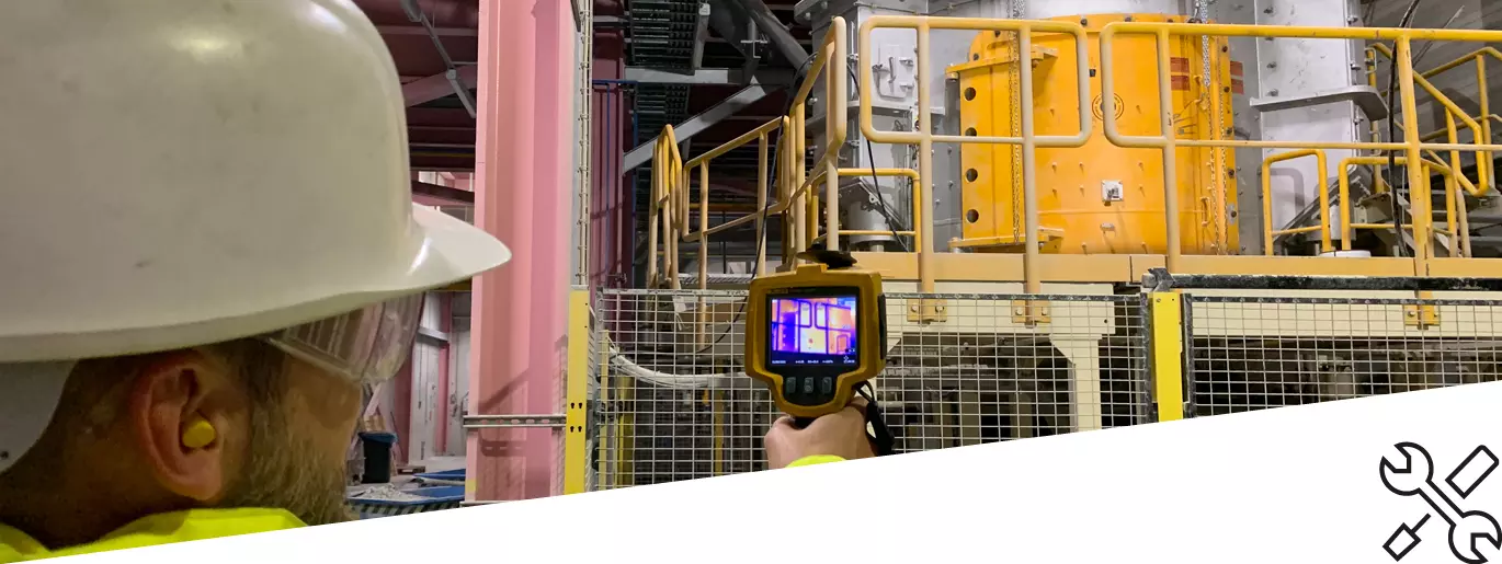 Person making thermographic picture